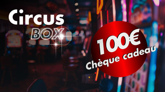 Chèque cadeau 100€ sur un fond flouté de lumières évoquant l'univers des jeux de casino